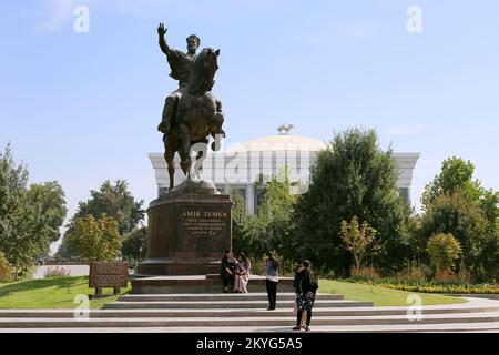 Statua di Amir Temur (1336-1405), Piazza Amir Temur, Tashkent centrale, Provincia di Tashkent, Uzbekistan, Asia centrale Foto Stock