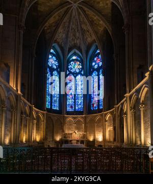 Reims, Francia - 13 settembre, 2022: Vista della Cappella di San Giuseppe all'interno della storica cattedrale di Reims Foto Stock