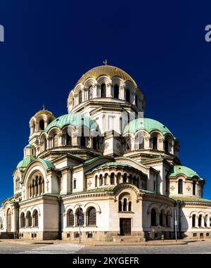 Sofia, Bulgaria - 30 ottobre 2022: Vista della Cattedrale di San Alessandro Nevsky nel centro di Sofia Foto Stock