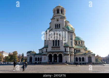 Sofia, Bulgaria - 30 ottobre, 2022: Vista della Cattedrale di San Alessandro Nevsky nel centro di Sofia Foto Stock