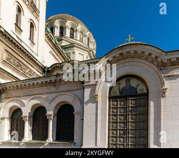 Sofia, Bulgaria - 30 ottobre, 2022: Vista dettagliata della Cattedrale di San Alessandro Nevsky nel centro di Sofia Foto Stock