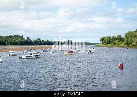 BALLINA, IRLANDA - 15 2022 LUGLIO - nave in cemento situata sul fiume Moy. Foto Stock