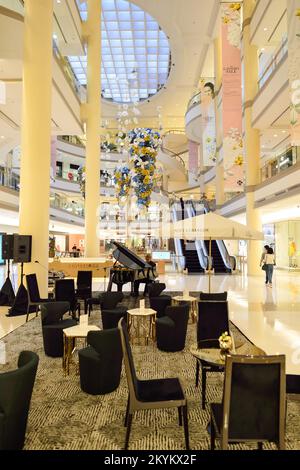 BANGKOK, THAILANDIA - 21 GIUGNO 2015: Centro commerciale interno. Centri commerciali e grandi magazzini come Siam Paragon, Central World Plaza, Emperium, Foto Stock