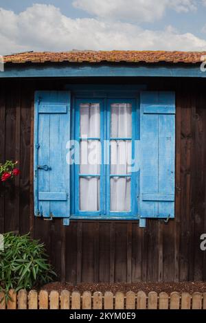 Facciata di una capanna di legno Foto Stock