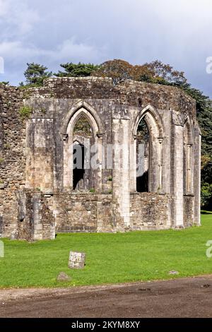 I resti della Casa Capitolare dell'Abbazia cistercense, Margam Country Park. Margam Country Park, Margam, Port Talbot, Galles del Sud, Regno Unito - Foto Stock