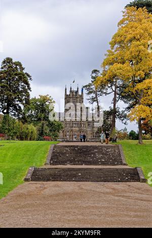 Residenza vittoriana in stile gotico. Tudor Gothic Mansion dettaglio di elevazione di pietra - Margam castello. Margam Country Park, Margam, Port Talbot, così Foto Stock