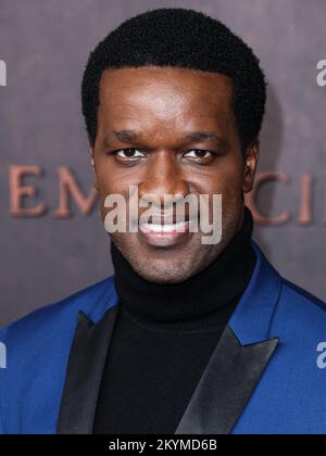 WESTWOOD, LOS ANGELES, CALIFORNIA, USA - 30 NOVEMBRE: Gilbert Owuor arriva alla Los Angeles Premiere di Apple Original Films 'Emancipation' tenutasi al Regency Village Theatre il 30 novembre 2022 a Westwood, Los Angeles, California, Stati Uniti. (Foto di Xavier Collin/Image Press Agency) Foto Stock