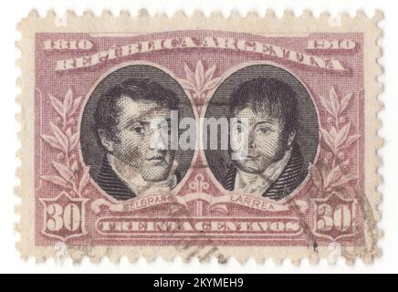 ARGENTINA - 1910 1 maggio: 30 centavos lilla e francobollo nero raffiguranti ritratti di Manuel Belgrano e Juan Larrea. Centenario della repubblica. Iscrizione "1810 1910". Manuel Belgrano era un funzionario argentino, economista, avvocato, politico, giornalista, e leader militare. Prese parte alle guerre d'indipendenza argentine e creò la bandiera argentina. Juan Larrea era un uomo d'affari e politico spagnolo a Buenos Aires. Larrea e Domingo Matheu furono gli unici due membri spagnoli della Primera Junta, il primo governo nazionale dell'Argentina Foto Stock