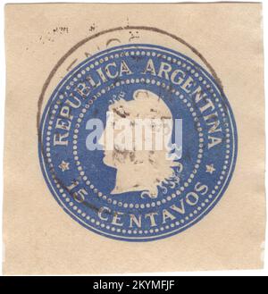 ARGENTINA - 1901: Un frammento di busta originale con prestampata 15 centavos blu intenso timbro ufficiale raffigurante Liberty Head. Libertas è la dea romana e personificazione della libertà. Divenne una figura politicizzata nella tarda Repubblica, apparsa sulle monete a sostegno della fazione populares, e più tardi quelle degli assassini di Giulio Cesare. Tuttavia, a volte compare su monete del periodo imperiale, come le monete "libertà del popolo" di Galba durante il suo breve regno dopo la morte di Nerone. Di solito è raffigurata con due accoutremements: La verga e il morbido pileo Foto Stock