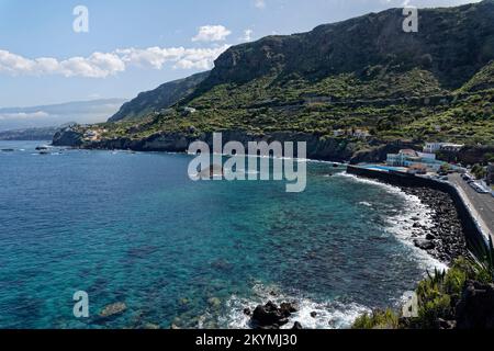 Panoramica del lungomare di Las Aguas, San Juan de la Rambla, Tenerife, Isole Canarie, Spagna, ottobre 2022. Foto Stock