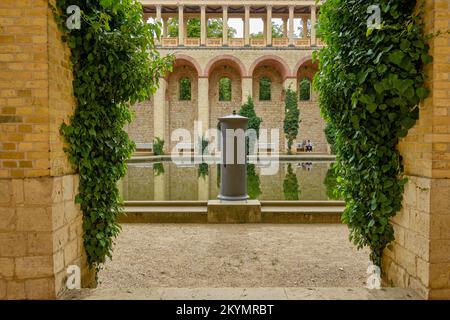 Il Belvedere sulla collina di Pfingstberg, costruito come punto panoramico e palazzo nello stile neorinascimentale italiano, Potsdam, Brandenburgo, Germania. Foto Stock