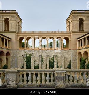 Il Belvedere sulla collina di Pfingstberg, costruito come punto panoramico e palazzo nello stile neorinascimentale italiano, Potsdam, Brandenburgo, Germania. Foto Stock