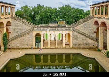 Il Belvedere sulla collina di Pfingstberg, costruito come punto panoramico e palazzo in stile neorinascimentale italiano, Potsdam, Brandeburgo, Germania. Foto Stock