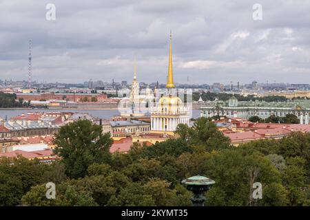 San Pietroburgo dalla città di San Pietroburgo La cima della cattedrale di Isaac, Russia Foto Stock