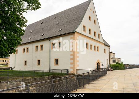 Konigstein è un'enorme fortezza nel sud-est della Germania. Foto Stock
