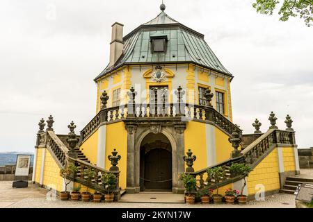 Konigstein è un'enorme fortezza nel sud-est della Germania. Foto Stock