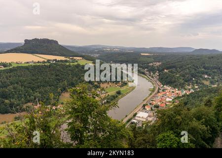 Konigstein è un'enorme fortezza nel sud-est della Germania. Foto Stock