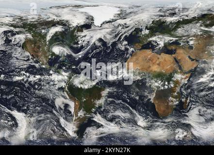 Cielo nuvoloso, questa immagine si basa in gran parte sulle osservazioni dello spettroradiometro MODIS (Moderate Resolution Imaging Spectrometer) del 11 luglio 2005. Immagini NASA di Marit Jentoft-Nilsen (immagine). Sulla base dei dati dei team scientifici MODIS, MOPITT, MISR, ASTER e CERES. Foto Stock
