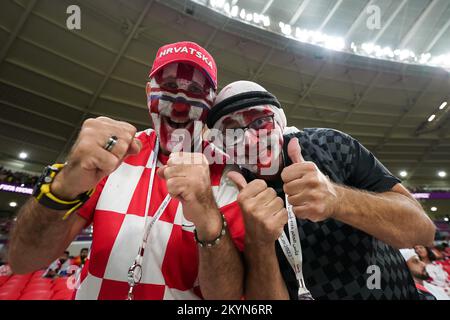 Doha, Doha, Qatar, Qatar. 1st Dec, 2022. DOHA, QATAR - 1 DICEMBRE: Sostenitore della Croazia durante la partita di Coppa del mondo FIFA Qatar 2022 gruppo F tra Croazia e Belgio allo stadio Ahmad Bin Ali il 1 dicembre 2022 a Doha, Qatar. (Credit Image: © Florencia Tan Jun/PX Imagens via ZUMA Press Wire) Foto Stock