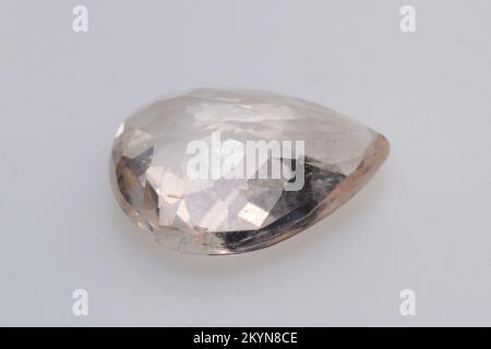 Topazio giallo gemma naturale sullo sfondo. topazio imperiale Foto Stock