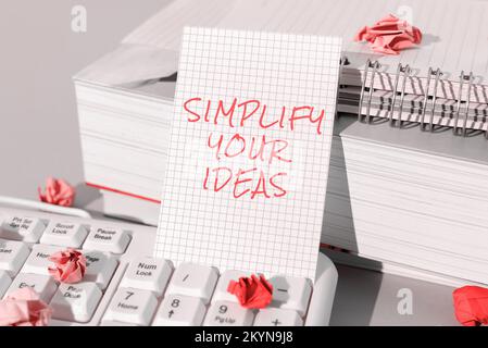 Scrivere visualizzare il testo semplifica le tue idee. Vetrina aziendale rendere semplice o ridurre le cose a base di elementi essenziali Foto Stock