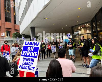 Lavoratori UAW in sciopero. Gli studenti laureati dell'Università della California sono in sciopero dal 14 novembre 2022. Foto Stock