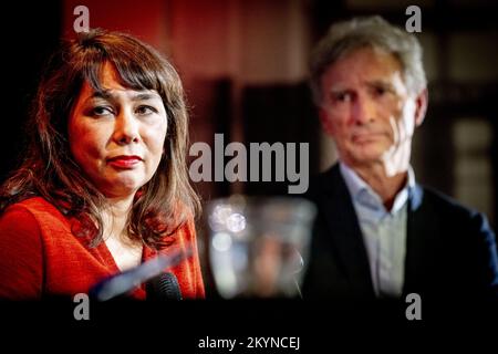L'AIA - Paul Rosenmöller e Mei li Vos durante la presentazione dei progetti di liste di candidati di GroenLinks e PvdA per le elezioni del Senato. Nelle elezioni del Senato del 2023, entrambi i partiti formeranno un gruppo parlamentare. ANP ROBIN UTRECHT olanda fuori - belgio fuori Foto Stock
