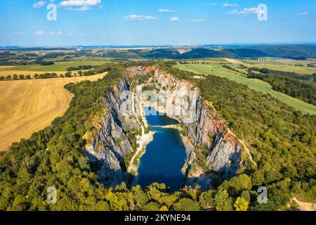 Vecchia cava di calce, Big America (Velka Amerika) vicino a Praga, Repubblica Ceca. Velka Amerika (Big America, Czech Grand Canyon) è una qua calcarea abbandonata Foto Stock