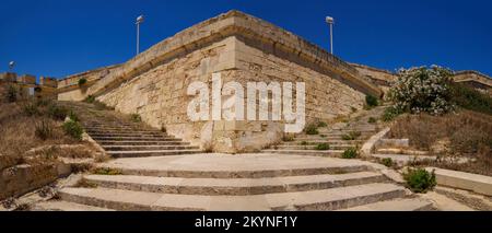 Gżira, Malta - Maggio 2021: Fort Manoel è un forte stella sull'isola di Manoel. E 'stato costruito nel 18th ° secolo dall'Ordine di San Giovanni. Il forte è un esame Foto Stock