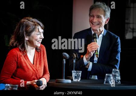 L'AIA - Paul Rosenmöller e Mei li Vos durante la presentazione dei progetti di liste di candidati di GroenLinks e PvdA per le elezioni del Senato. Nelle elezioni del Senato del 2023, entrambi i partiti formeranno un gruppo parlamentare. ANP ROBIN UTRECHT olanda fuori - belgio fuori Foto Stock