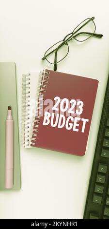 Scrittura a mano segno 2023 Budget. Business idea Business piano finanziario per il nuovo anno strategia investimenti Foto Stock