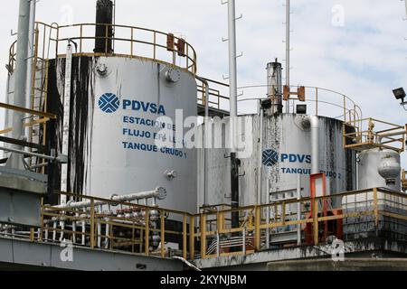 LAGO DI MARACAIBO-VENEZUELA- 20-03-2015- una stazione di flusso di petrolio è vista sul lago di Maracaibo. © JOSE ISAAC BULA URRUTIA. Foto Stock