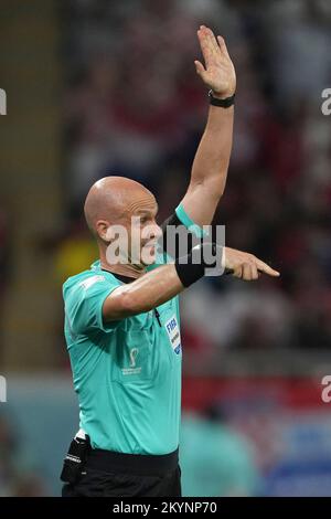 Al Rayyan, Qatar. 1st Dec, 2022. L'arbitro Anthony Taylor gesta durante la partita del Gruppo F tra Croazia e Belgio alla Coppa del mondo FIFA 2022 allo stadio Ahmad Bin Ali di al Rayyan, Qatar, 1 dicembre 2022. Credit: Zheng Huansong/Xinhua/Alamy Live News Foto Stock