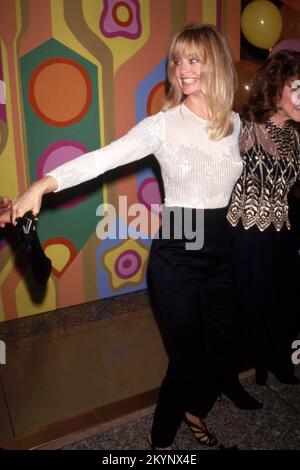 Goldie Hawn al NBC Winter TCA Press Tour & The 'Rowan & Martin's Laugh-in' 25th Anniversary Celebration il 15 gennaio 1993 al Loews Santa Monica Beach Hotel a Santa Monica, California. Credit: Ralph Dominguez/MediaPunch Foto Stock