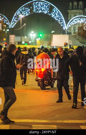 Bruxelles (Belgio), 01 dicembre 2022. L'immagine mostra i tifosi marocchini che festeggiano dopo aver vinto il loro gioco contro il Canada , nel Gruppo F della Coppa del mondo FIFA 2022, a Bruxelles, giovedì 01 dicembre 2022. FOTO DI BELGA JONAS ROOSENS Foto Stock