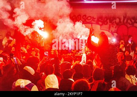 Bruxelles (Belgio), 01 dicembre 2022. L'immagine mostra i tifosi marocchini che festeggiano dopo aver vinto il loro gioco contro il Canada , nel Gruppo F della Coppa del mondo FIFA 2022, a Bruxelles, giovedì 01 dicembre 2022. FOTO DI BELGA JONAS ROOSENS Foto Stock