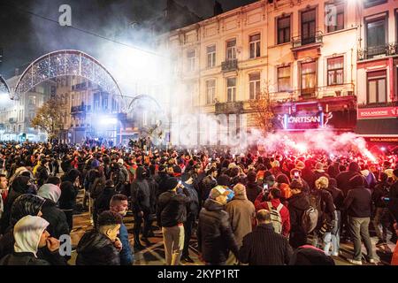 Bruxelles (Belgio), 01 dicembre 2022. L'immagine mostra i tifosi marocchini che festeggiano dopo aver vinto il loro gioco contro il Canada , nel Gruppo F della Coppa del mondo FIFA 2022, a Bruxelles, giovedì 01 dicembre 2022. FOTO DI BELGA JONAS ROOSENS Foto Stock