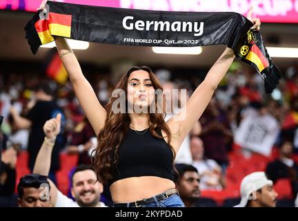 Al Khor, Katar. 01st Dec, 2022. Fan Deutschland mit Schalal Khor, 01.12.2022, FIFA Fussball WM 2022 in Katar, Gruppenphase, Costa Rica - Deutschland/PRESSINPHOTO/Sipa USA Credit: Sipa USA/Alamy Live News Foto Stock