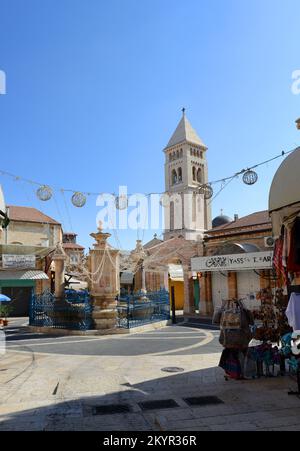 La fontana nella piazza Muristan nella città vecchia sul sito dell'ospedale Knights Hospitaller fondato nel 1023. Città vecchia di Gerusalemme. Foto Stock