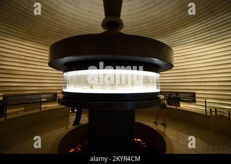 L'interno del museo del Santuario del Libro a Gerusalemme, Israele. Foto Stock