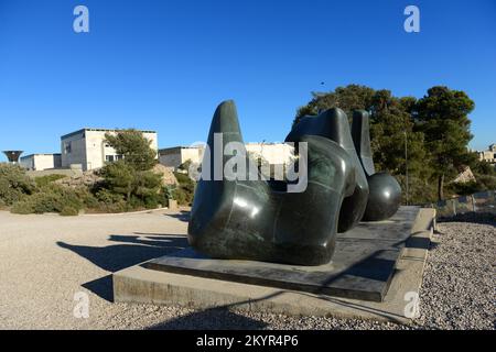 Scultura in tre pezzi: Vertebre di Henry Moore. Israele museo, Gerusalemme, Israele. Foto Stock