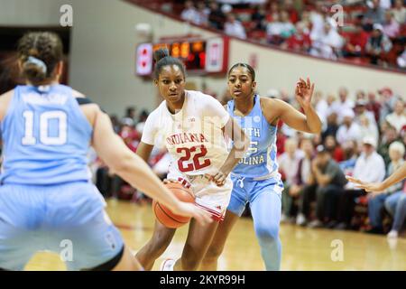 Bloomington, Stati Uniti. 01st Dec, 2022. L'Indiana Hoosiers Guard Chloe Moore-McNeil (22) gioca contro il North Carolina durante una partita di pallacanestro femminile NCAA alla Simon Skjodt Assembly Hall di Bloomington. IU batte North Carolina 87-63. Credit: SOPA Images Limited/Alamy Live News Foto Stock