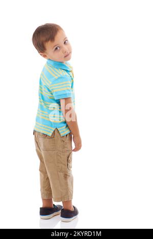 HES già elegante. Ripresa in studio di un ragazzo carino isolato su bianco. Foto Stock