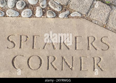 Stone slab with carved inscription close to Speakers Corner in Hyde Park. London, England Foto Stock