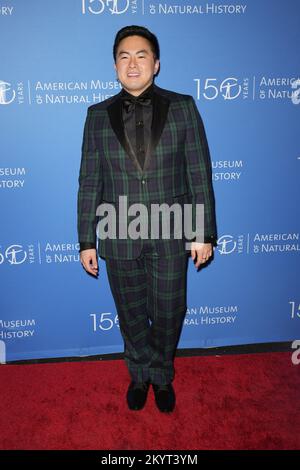 New York City, Stati Uniti. 01st Dec, 2022. Bowen Yang al Museum of Natural History's 2022 Museum Gala il 01 dicembre 2022 a New York City. (Foto di John Nacion/NurPhoto) Credit: NurPhoto/Alamy Live News Foto Stock