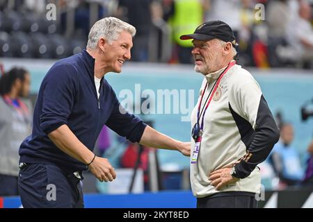 Al Khor, Katar. 01st Dec, 2022. Da sinistra: Bastian SCHWEINSTEIGER con Hermann GERLAND. Costa Rica (CRC) - Germania (GER) 2-4 Gruppo Stage Gruppo e, Partita 44 il 12/01/2022, al Bayt Stadium. Coppa del mondo di Calcio 2022 in Qatar dal 20,11. - Dalle 18.12.2022 alle Credit: dpa/Alamy Live News Foto Stock