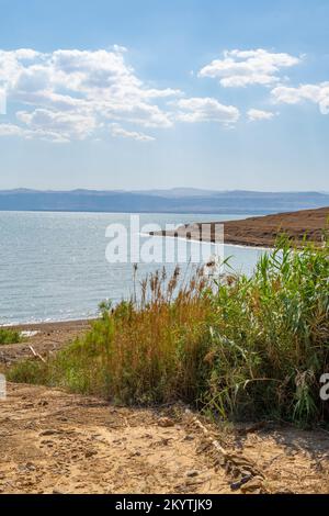 Dalla Giordania si guarda sul Mar Morto verso Isreal Foto Stock