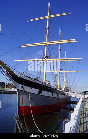 Glasgow, Scozia (Regno Unito): Vista della nave alta Glallee di fronte al Riverside Museum Foto Stock