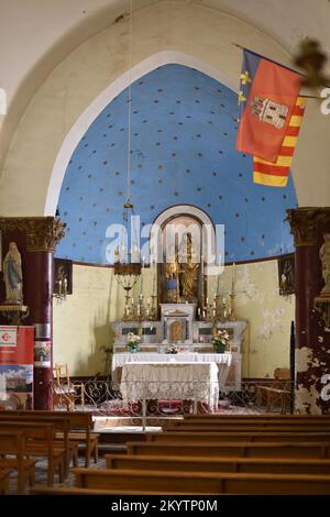 Interno e altare della Cappella della Rocca o Notre Dame du Rock Castellane Alpes-de-Haute-Provence Francia Foto Stock