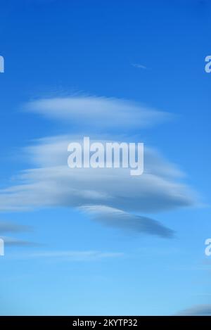 Formazione di nube lenticolare o nubi lenticolari stratocumulus Foto Stock